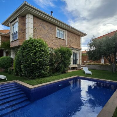 LUJOSA VIVIENDA PAREADA CON JARDÍN Y PISCINA PRIVADA EN CUARTE DE HUERVA